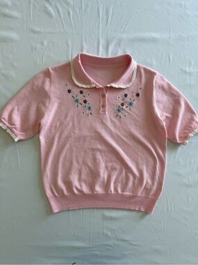 Simple Retro Lace-Trim Pink Polo Knit Top with Floral Embroidery